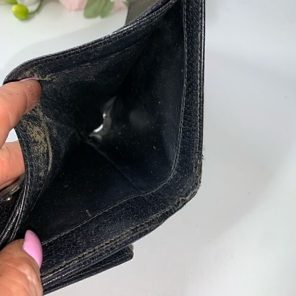 Authentic GUCCI Leather Compact Wallet - Picture 11 of 13